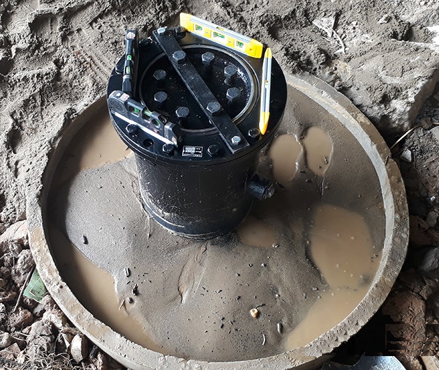 Làm hố móng cầu nâng một trụ